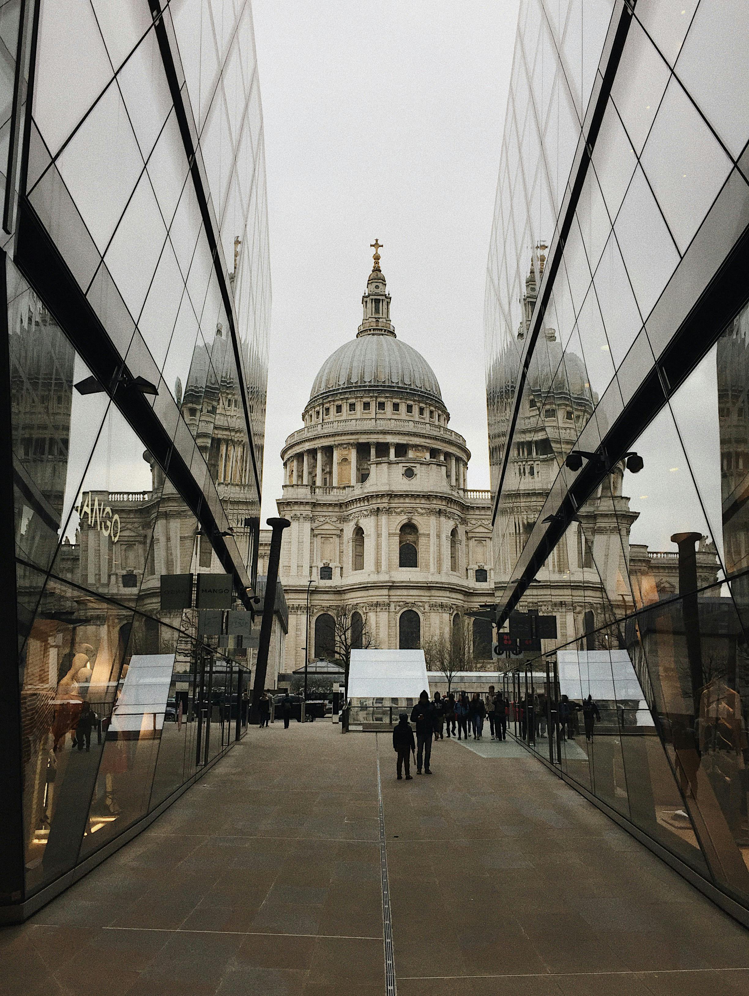 St. Paul's Cathedral view from a mall