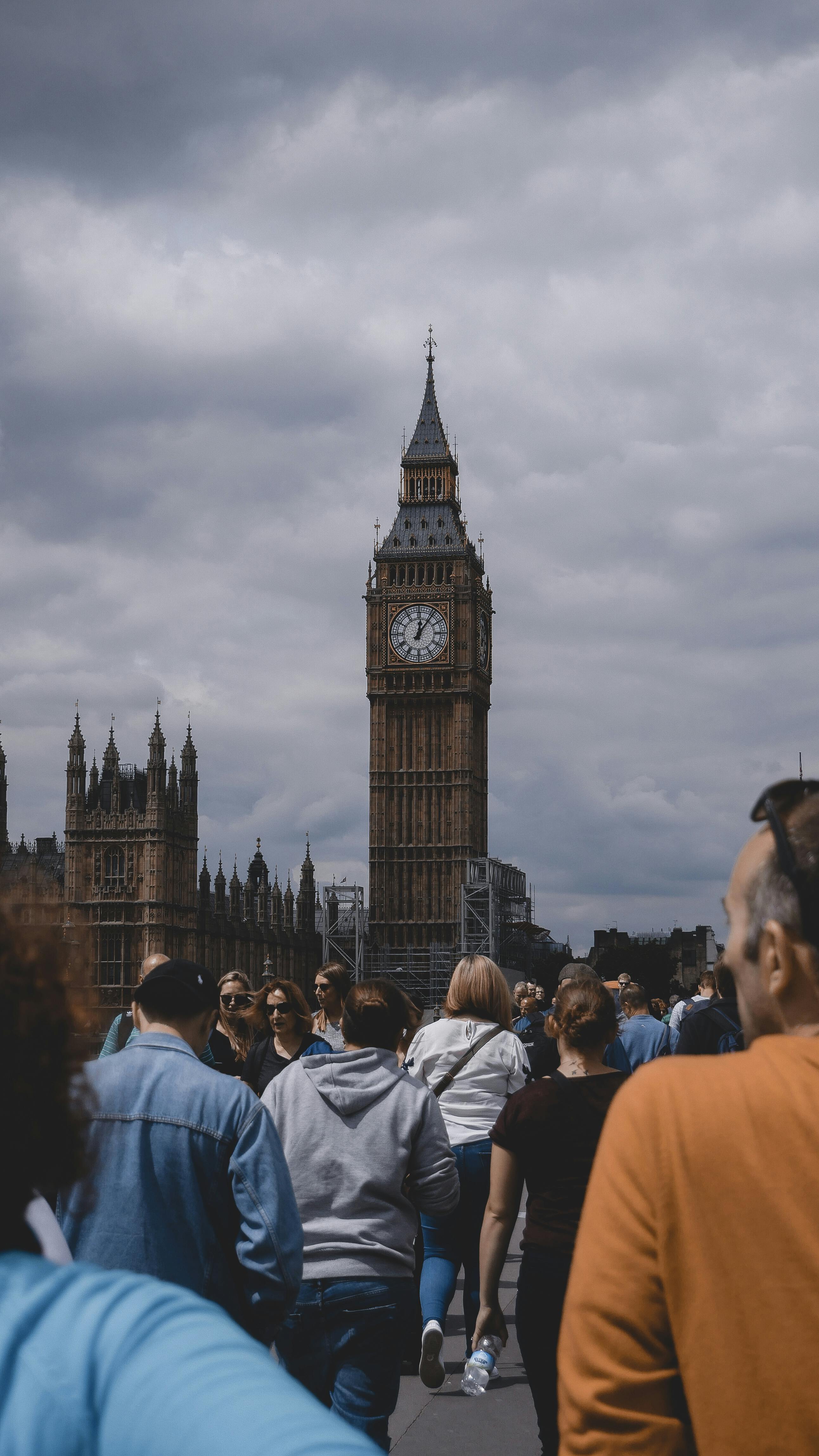 Crowd of people and  Big Ben in the background